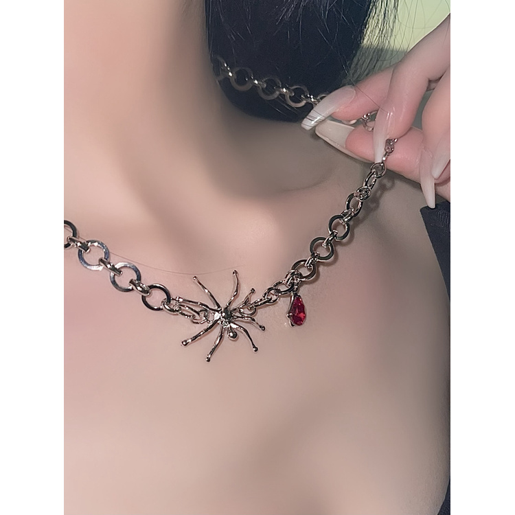 Europe and the United States small design sense necklace high INS cold wind personality spider ruby collarbone chain