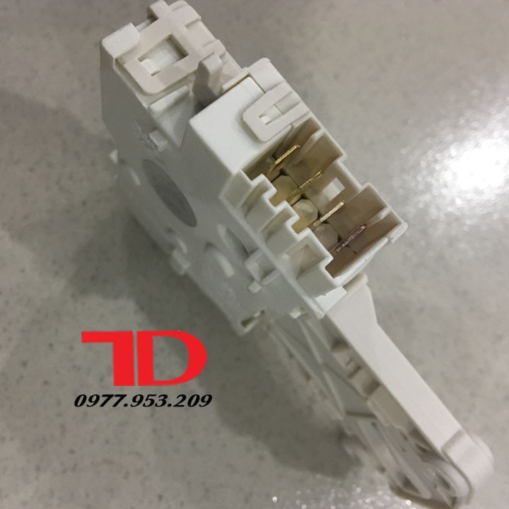 Công Tắc Cửa Máy Giặt ELECTROLUX 4 Chân