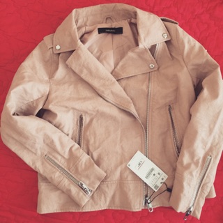 Sẵn em áo khoác da size s bé nhất zara
