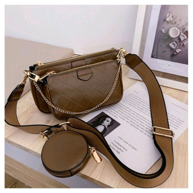 Túi Xách Chanel Nắp Gập Màu Đen Bóng Vừa 1112 14B