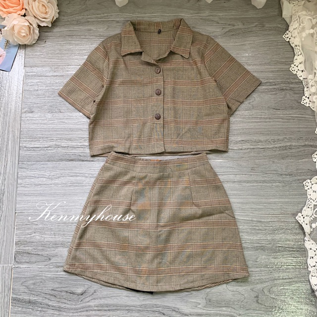 Set áo croptop và chân váy kẻ 🆕 ( hình thật )