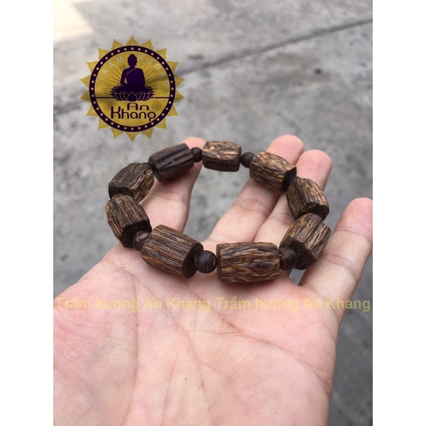 Vòng tay trầm sánh chìm dạng xỉa tự nhiên