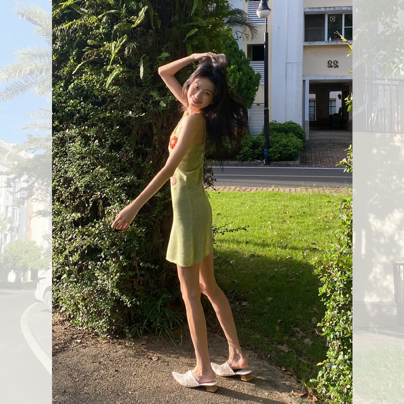 French green pure desire suspender dress, women's texture, high sense of design, small people wear summer short skirts