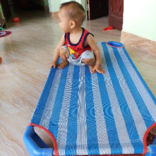 Giường lưới thoáng mát cho bé yêu