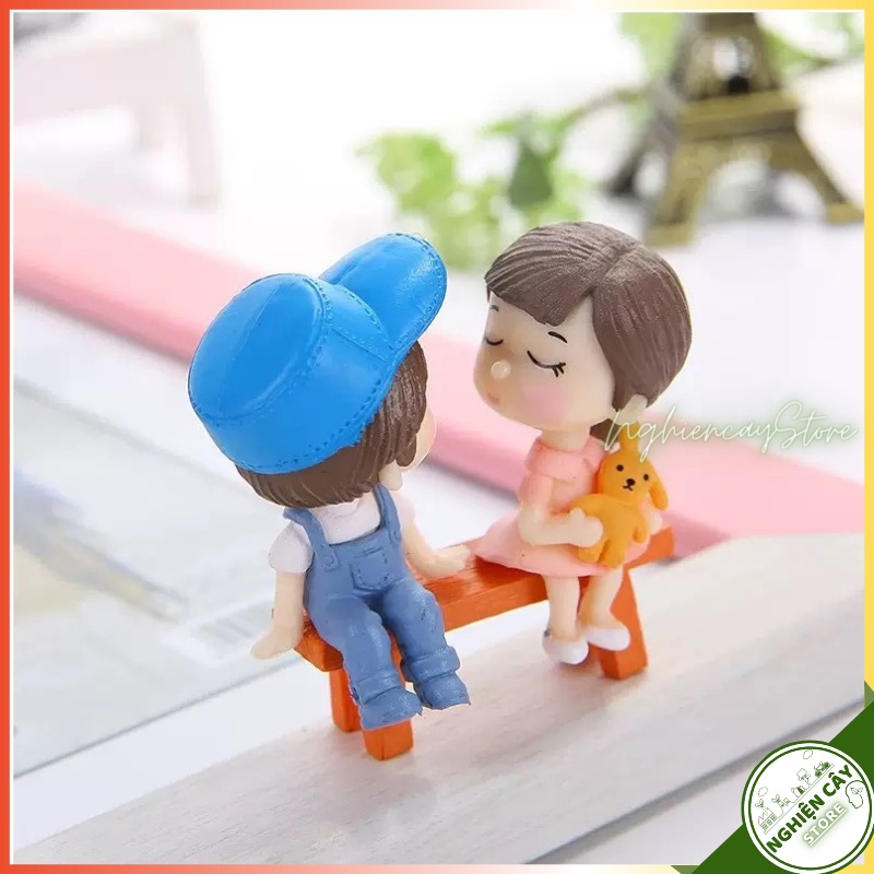 Phụ kiện Cặp đôi ngồi ghế trang trí tiểu cảnh, cây cảnh, sen đá