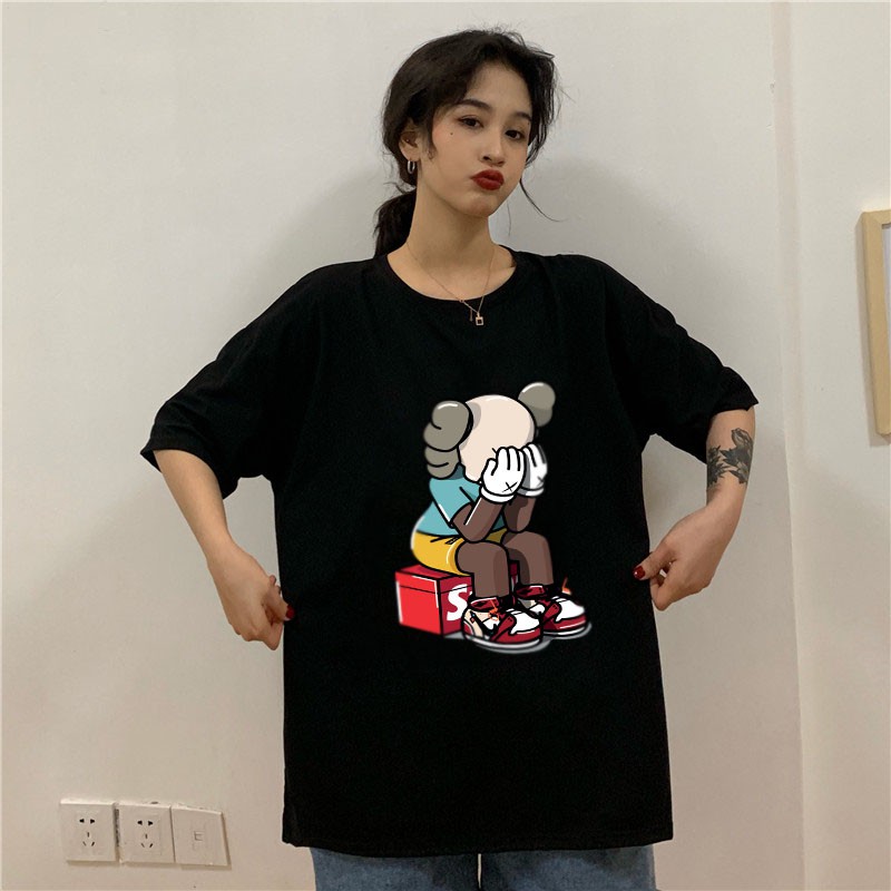 Áo thun bigsize unisex dáng rộng tay lỡ nữ búp bê KAWs 2 màu chất đẹp Có Big Size - áo phông 360 form rộng đen trắng QC