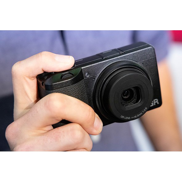 Ricoh GR III máy ảnh nhỏ gọn nhưng chất màu hiện đại - không phật lòng khách khó tính