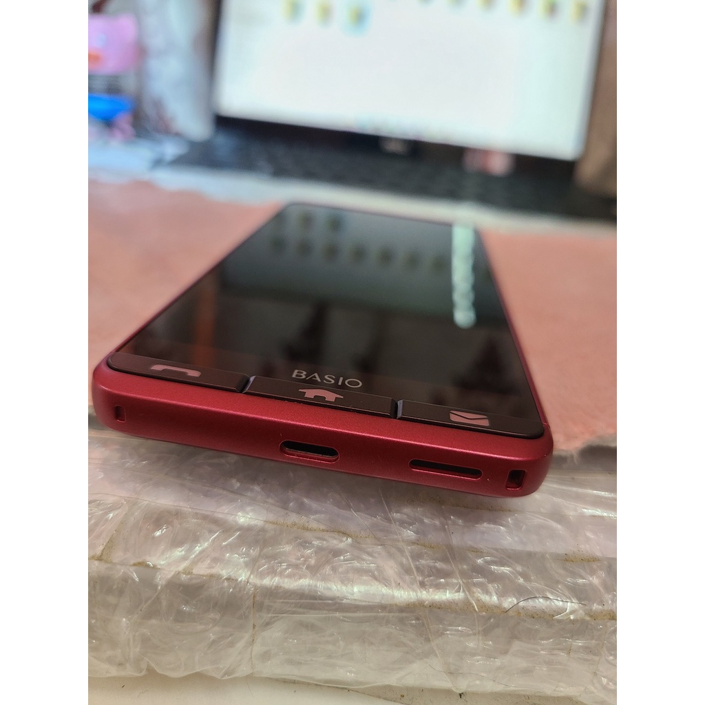 Điện thoại Kyocera Basio 3 KYV43 màu đỏ