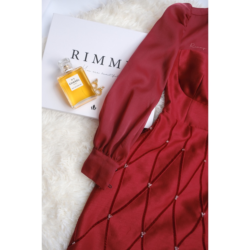 Váy hoạ tiết đan đỏ dây nhung Femi Dress