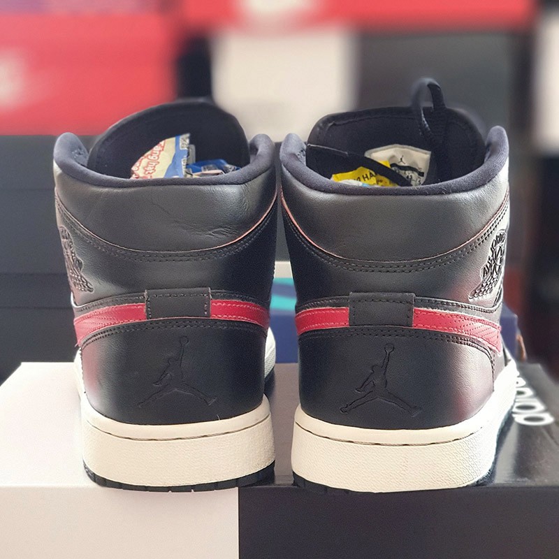 Giày Jordan 1s Black Red, size 42, real 2hand