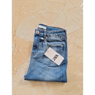 Quần jean dáng Skinny ZaRa 9 tấc căn bản lưng cao. Chất jean dày dặn co giãn tốt