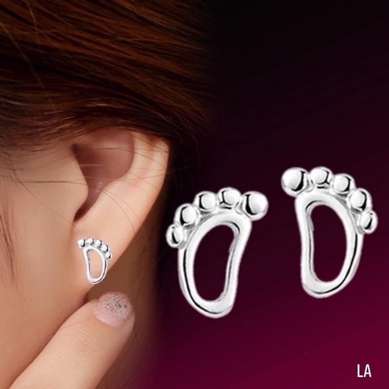 1 CHIẾC NỤ TAI BẠC CÁ TÍNH HÌNH LƯỢC VÀ HÌNH KÉO HÌNH BÀN CHÂN