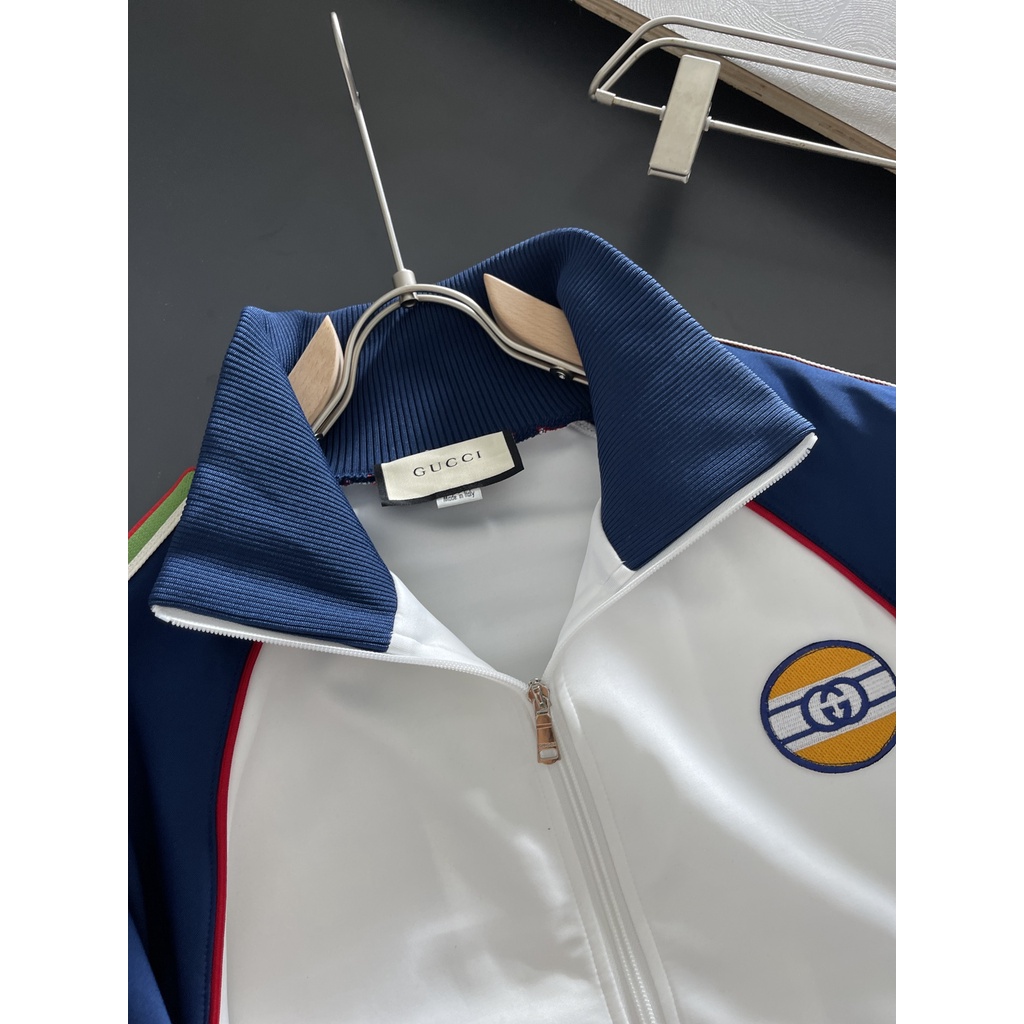 Áo khoác thời trang GUCCI GG GC mang phong cách thể thao và năng động