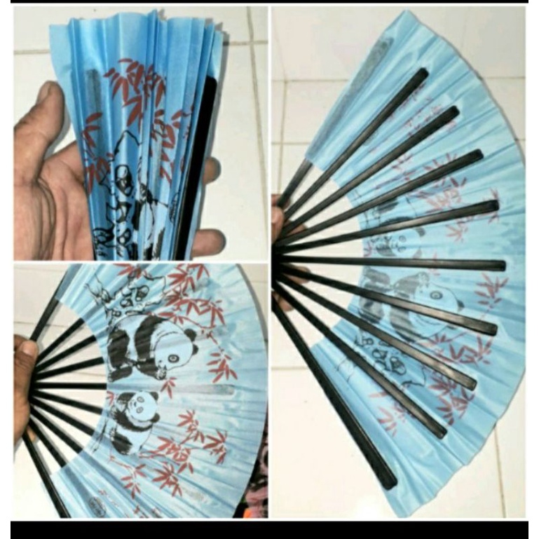 Một chiếc quạt nan Nhựa Vải có 10 nan và dài 24 cm có in hình (chỉ phân loại màu còn hình ngẫu nhiên)