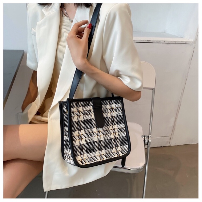 TÚI ĐEO VAI DÁNG HỘP HOẠ TIẾT KẺ CARO