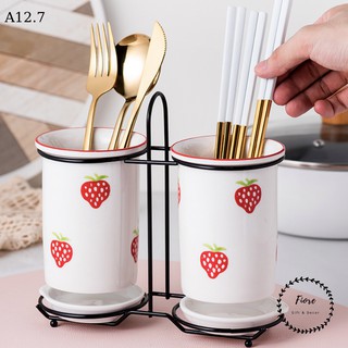 Ống đựng đũa bằng gốm cao cấp, ống đũa thìa bằng sứ để bàn - họa tiết dâu tây cực xinh