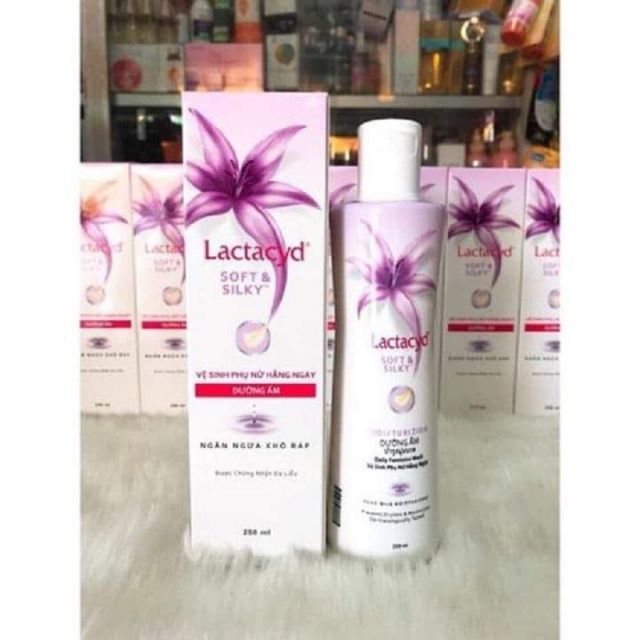 Dung dịch vệ sinh phụ nữ lactacyd 250ml soft and silky