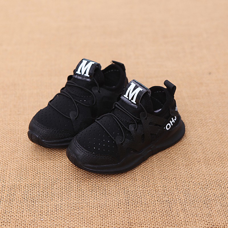 Giày thể thao êm chân, thoáng khí và thời trang cho bé