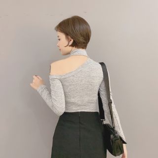 Áo khoét vai tay dài
