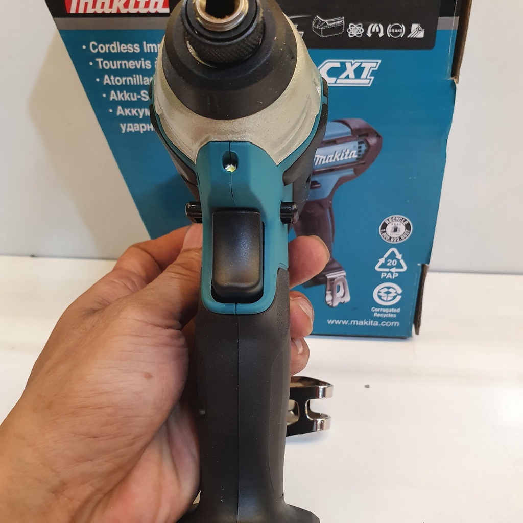 Máy bắt vít dùng pin Makita TD110DZ