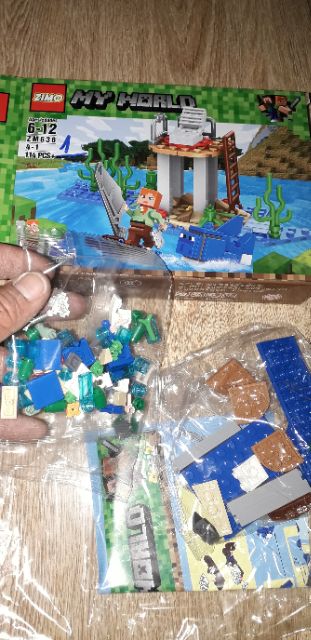 Lắp ráp 1 hộp LegoMineCraff MyWord 636 có trên 100 chi tiết bằng nhựa ABS