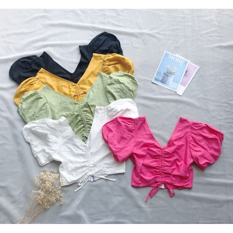 Áo crop top cổ tim tay phồng rút dây ngực.