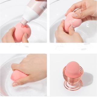 Handy gourd-shaped makeup sponge