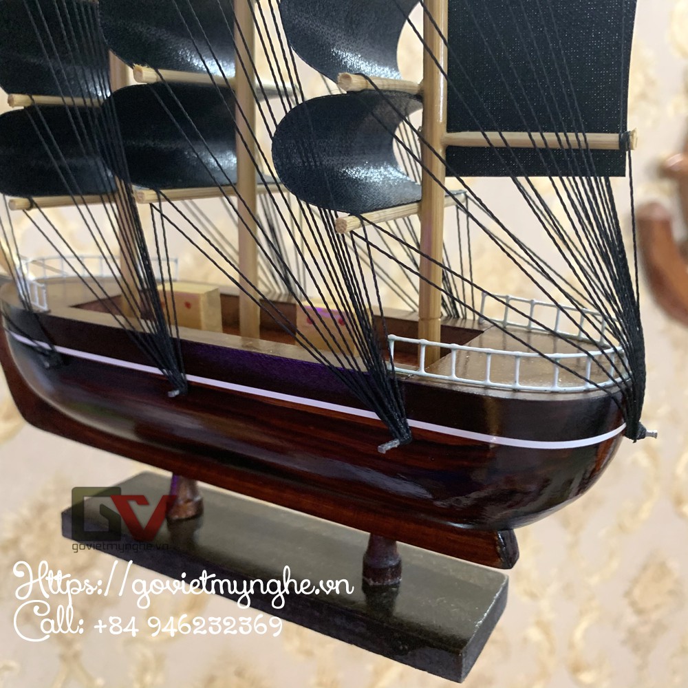 Thuyền buồm mô hình bằng gỗ trang trí bàn làm việc Dài 27cm - Buồm vải màu đen