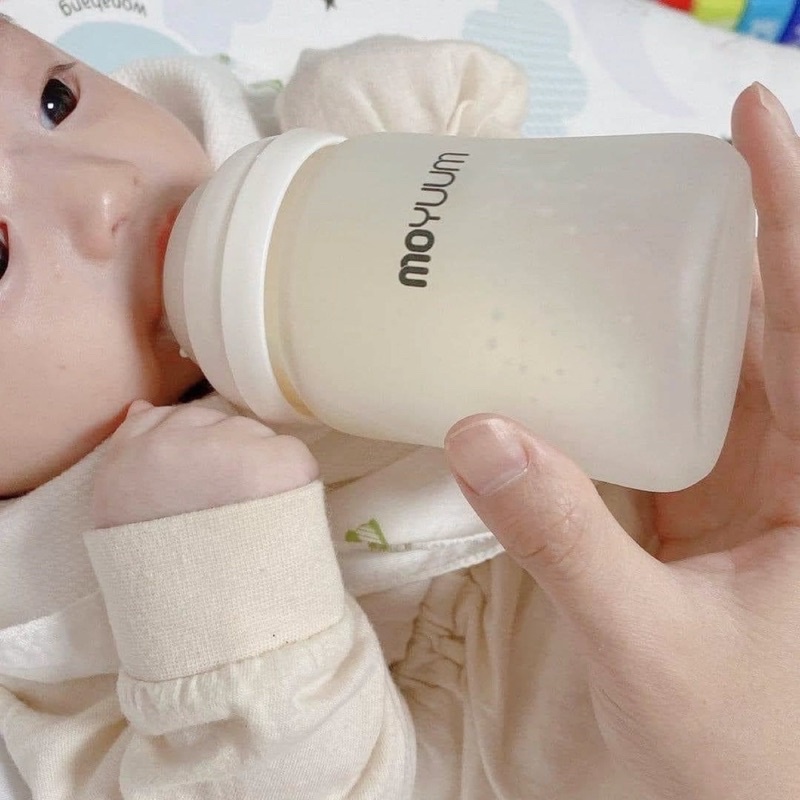 Bình sữa Moyuum Thủy Tinh Tráng Silicon Premium 2022 -150ml/240ml