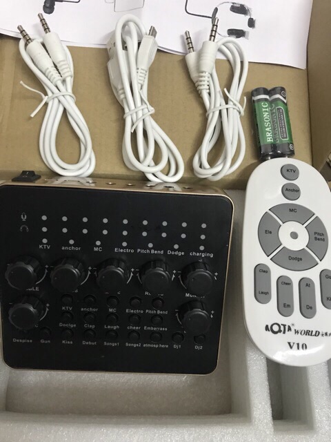 [Freeship toàn quốc từ 50k] Combo đơn giản Soundcard V10 Ami bm900 tặng tai AKG và bệ live