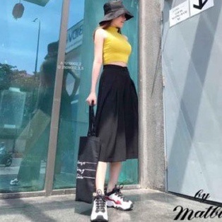 Quần ống rộng lửng nữ suông xếp ly giả váy cạp lưng cao màu đen kem - Vải Đũi - mặc dài qua gối ở nhà thể thao