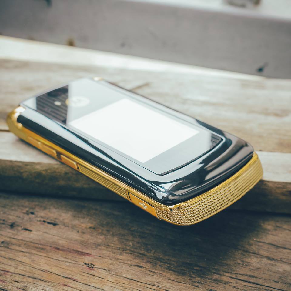 Điện thoại Motorola V8 gold tồn kho mới 99%