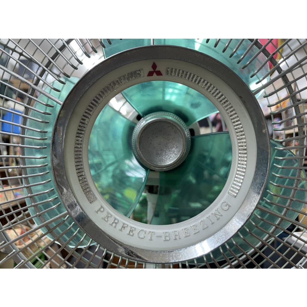 Quạt nội địa Nhật Mitsubishi D30 G2 cánh 30cm toàn  thân sắt giá 2tr