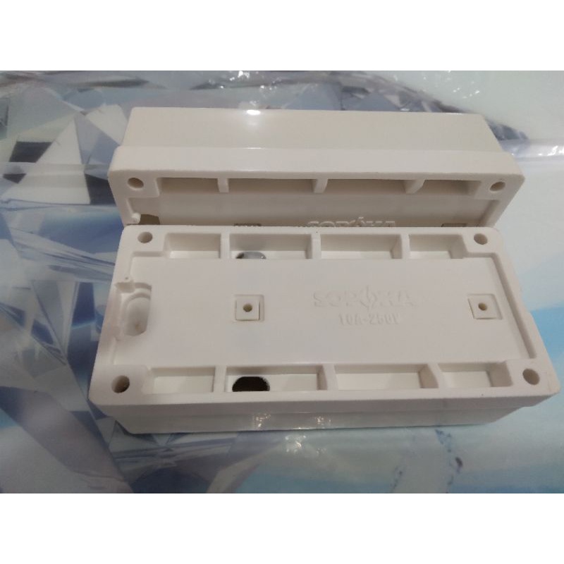 Ổ cắm Sopoka E15N 3 cửa có nắp che an toàn. bảo hành 24 tháng 1 đổi 1