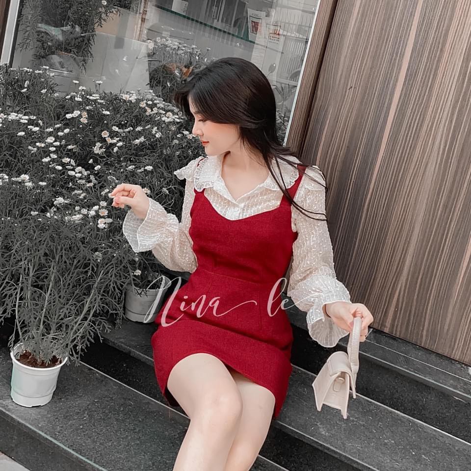 Set đầm yếm đỏ kèm áo sơ mi cổ sen | BigBuy360 - bigbuy360.vn