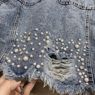Áo khoác jeans đính cườm