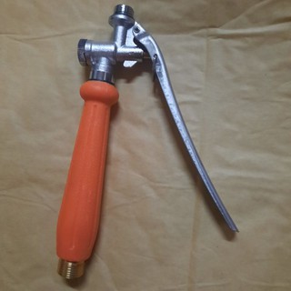 khóa bóp cần phun thuốc