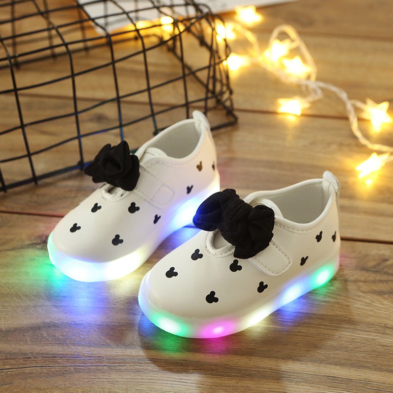 Giày thể thao đính nơ có đèn LED cá tính cho bé