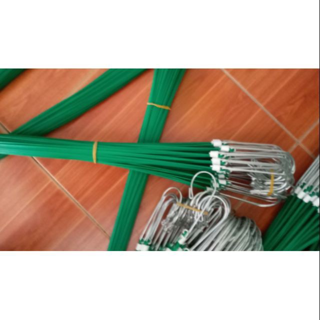 Móc kẽm bọc nhựa chống rỉ dùng để treo lan dài 90cm, 100cm