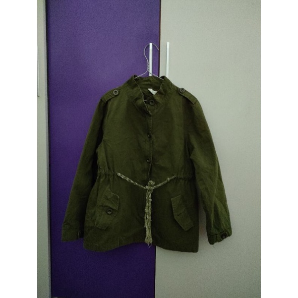 Áo khoác màu quân đội