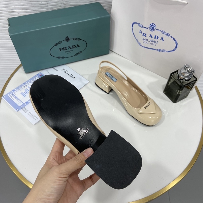 Sandal mũi tròn gót vuông 3p