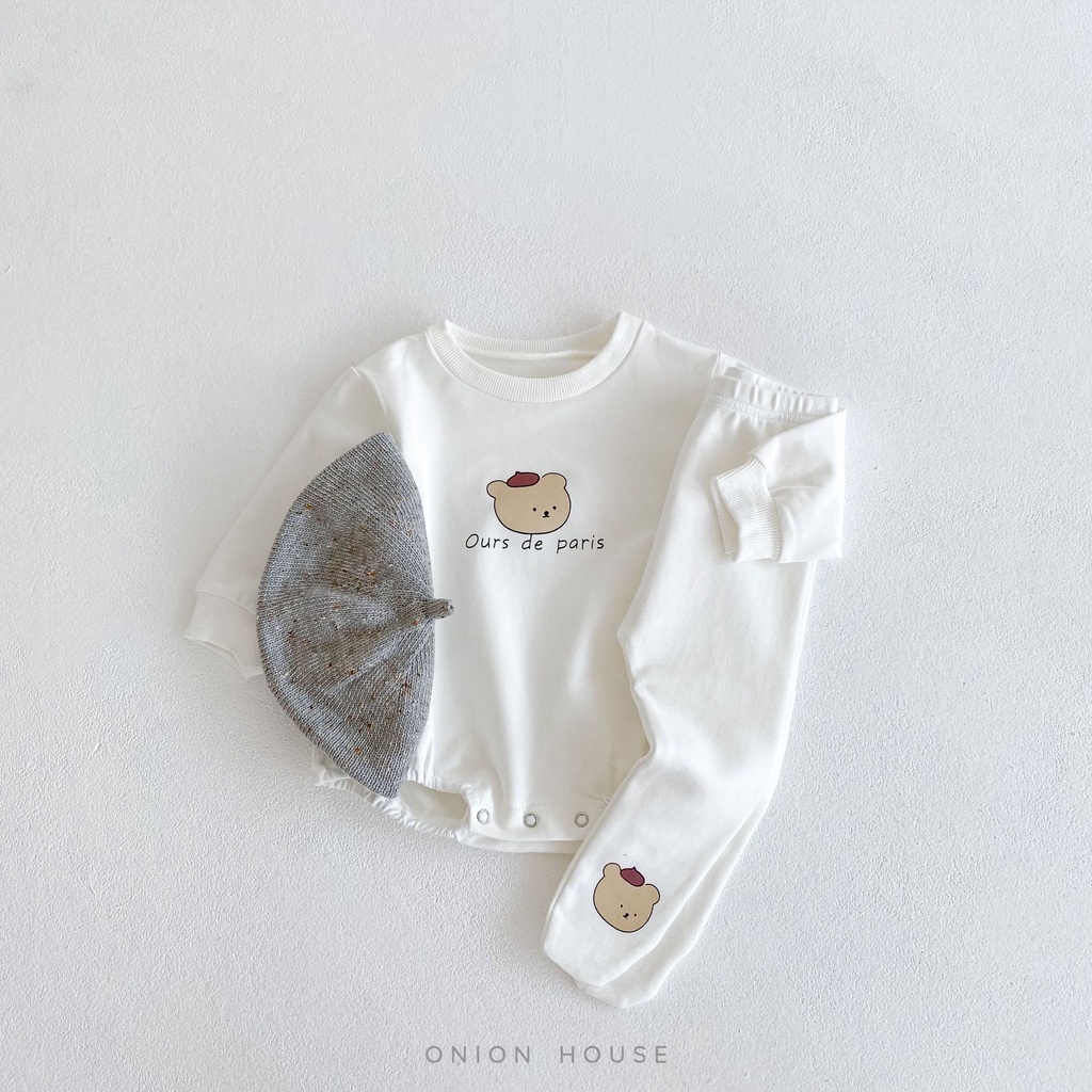 Bộ liền thân dài tay con gấu kèm tất quần bé trai bé gái