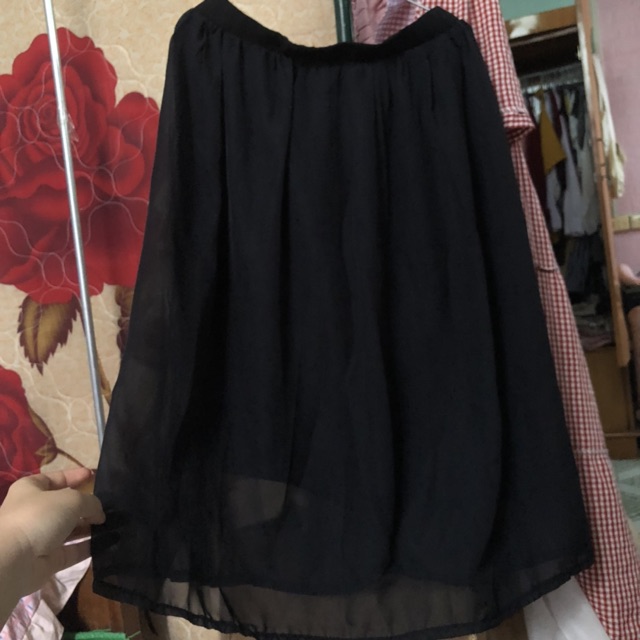 Chân váy voan đen