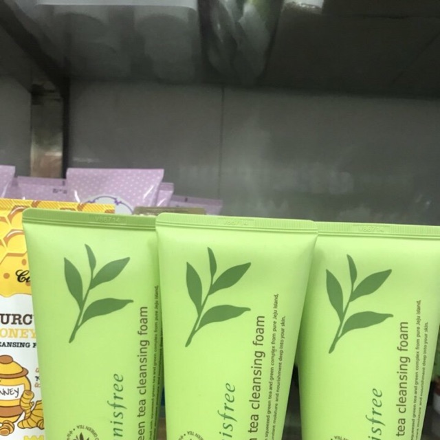 Sữa rửa mặt làm từ thảo mộc thiên nhiên trà xanh làm cho da bạn mềm mịn trắng sáng giữ cho da ẩm hơn mùi thơm khuyến rũ