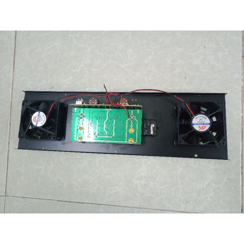 Mặt sau Ampli lên mian có cắt sub 2k-4k