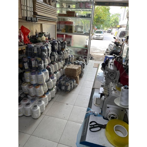 Chỉ Vắt Sổ. Tơ vắt sổ trắng đen cuộn 1kg. Hàng Nguyên Anh sợi 150.
