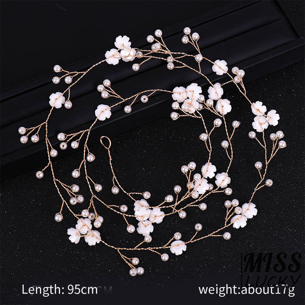 Vòng hoa đội đầu trang điểm cô dâu xinh xắn