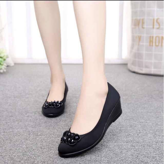 Giầy nữ trung niên đế xuồng size 39 -b11