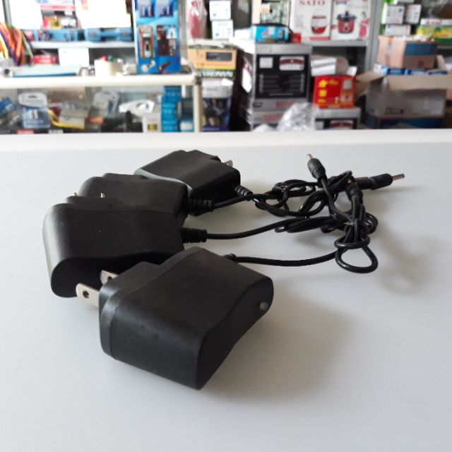 Sạc đèn pin đeo đầu chân tròn thông dụng