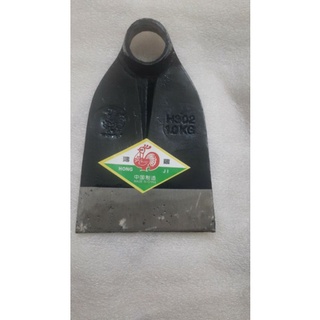 Cuốc đất nhãn hiệu con gà
